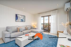 Χώρος καθιστικού στο #249 Sapphire Shoreline Lodge by Home Holidays