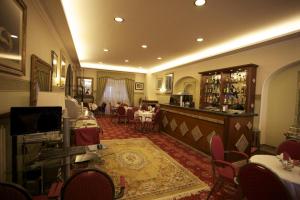 The lounge or bar area at Hotel Parco Dei Principi