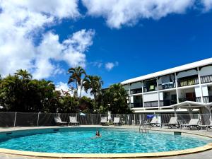 Bazén v ubytování Studio Mahana nebo v jeho okolí