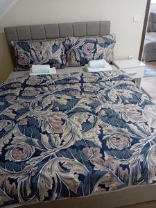 Una cama o camas en una habitación de Apartman Anči
