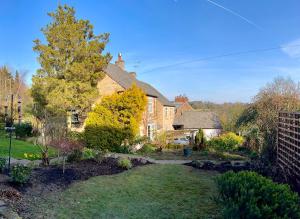 Κήπος έξω από το Sunny Hill Cottage Milford with fabulous views near Belper Duffield