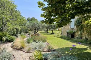 En have udenfor Mas des Papillons Gordes