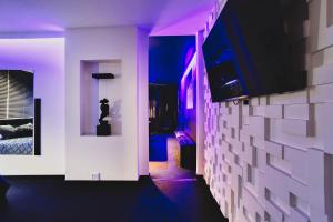 a room with a tv on a wall at Midnight Old Town in Bydgoszcz +4 photos