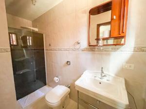 Ένα μπάνιο στο Apartamentos da Jo +14 φωτογραφίες