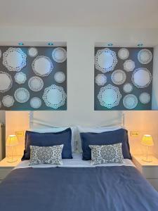 a bed with blue and white plates on the wall at New apartment-Sotto la Torre in Monsummano