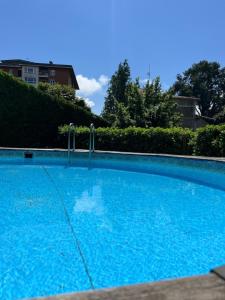 Bazén v ubytování Apartamento independiente Suite - Recién reformado y parking gratis nebo v jeho okolí