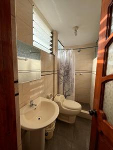 Koupelna v ubytování Hostal Apu Qhawarina + 37 fotografií