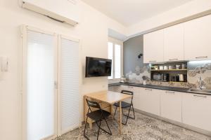 Cucina o angolo cottura di Tiny & Tidy Studio in the key area of Milan