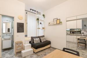 Cucina o angolo cottura di Tiny & Tidy Studio in the key area of Milan