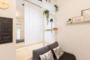 Area soggiorno di Tiny & Tidy Studio in the key area of Milan