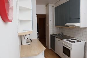 O bucătărie sau chicinetă la Big, Modern Flat for 6 - Heart of Joensuu