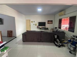 a living room with a couch and a tv at Casa para Cop 30 in Barcarena