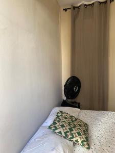 a bedroom with a bed with a pillow on it at Amplo apto com garagem, próximo shopping Jardins in Aracaju +40 photos