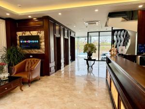 Televiisor ja/või meelelahutuskeskus majutusasutuses Luxury Hanoi Hotel