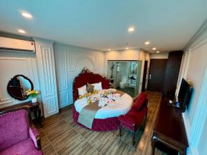 Televiisor ja/või meelelahutuskeskus majutusasutuses Luxury Hanoi Hotel