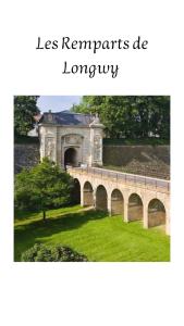 un puente en un parque con un edificio en Large Duplex near Luxembourg, en Longwy