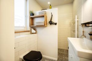 Koupelna v ubytování KRABBES Hafenliebe + 16 fotografií