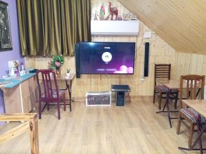 TV a/nebo společenská místnost v ubytování Baku Express Hostel