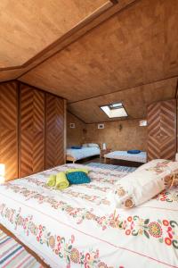 a bedroom with a large bed in a room at Refúgio da Vila Santiago in Sesimbra