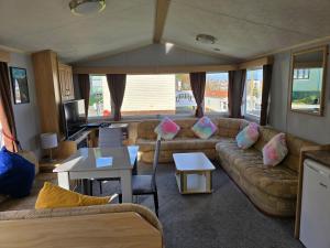 アベリストウィスにあるLight and Airy 2 Bedroom Mobile Homeのギャラリーの写真