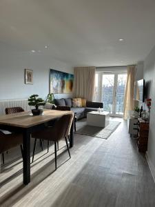 TV a/nebo společenská místnost v ubytování Lovely 2-Bed Apartment in London