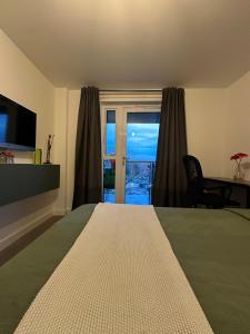 Postel nebo postele na pokoji v ubytování Lovely 2-Bed Apartment in London