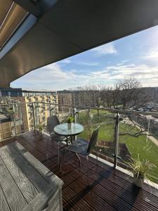 Balkón nebo terasa v ubytování Lovely 2-Bed Apartment in London