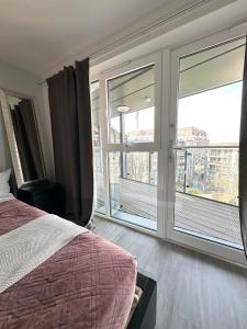Postel nebo postele na pokoji v ubytování Lovely 2-Bed Apartment in London