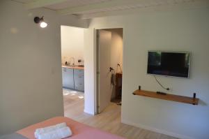 Televiisor ja/või meelelahutuskeskus majutusasutuses Casita de huespedes