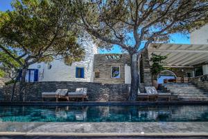 Gallery image of Zen Blue Mills - Luxury Villa in Kea Island in Koundouros +43 photos