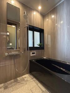 Koupelna v ubytování わたか 雄琴温泉 Wataka Ogoto Onsen + 61 fotografií