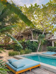 a villa with a swimming pool and a resort at Villa Mango Jeri in Jericoacoara