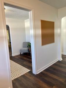 Φωτογραφία από το άλμπουμ του Downtown Blue Room at Villages on Aurora σε Ironwood