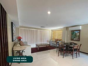 Posezení v ubytování Coralpoint Gardens Suites & Residences