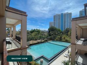 Bazén v ubytování Coralpoint Gardens Suites & Residences nebo v jeho okolí