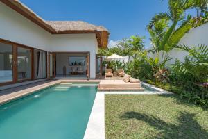 CemagiにあるVilla Lounes 2 - Walking Distance to Luna Beach Clubのヴィラ内のスイミングプールのイメージ +45枚の写真