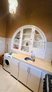 Kuchyň nebo kuchyňský kout v ubytování Nubian House + 10 fotografií