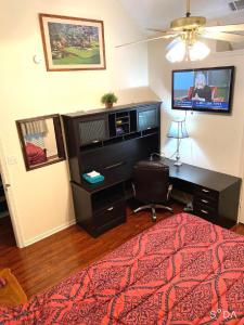TV a/nebo společenská místnost v ubytování Homestay + 4 fotografie