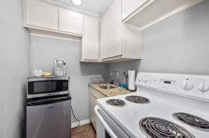 Kuchyň nebo kuchyňský kout v ubytování Modern & Chic Montrose Studio - Prime Location & Free Parking + 3 fotografie