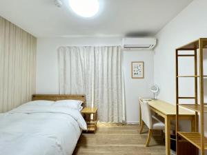 Postel nebo postele na pokoji v ubytování 日居大正一號館包棟民宿 關西機場直達