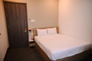 Ein Bett oder Betten in einem Zimmer der Unterkunft Charm House Hue