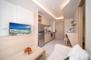Kuchyň nebo kuchyňský kout v ubytování Japanese-Style Condo close Kamala Beach