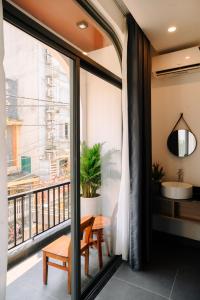 Ein Balkon oder eine Terrasse in der Unterkunft Charm House Hue