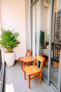 Ein Balkon oder eine Terrasse in der Unterkunft Charm House Hue