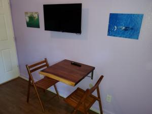 TV a/nebo společenská místnost v ubytování Yonegan Central Maui Getaways