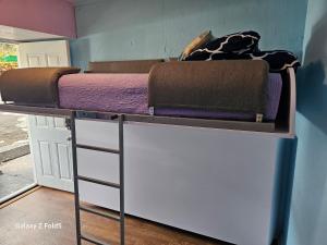 Postel nebo postele na pokoji v ubytování Yonegan Central Maui Getaways