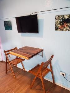 TV a/nebo společenská místnost v ubytování Yonegan Central Maui Getaways