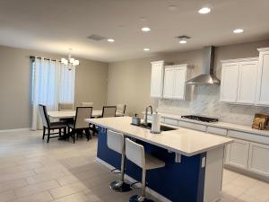 Friendly Host Near Loop 202 with Mountain views廚房或簡易廚房