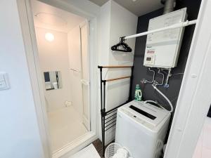 a washer and dryer in a small bathroom at Sun Court Nango-dori サンコート南郷通 801 in Sapporo