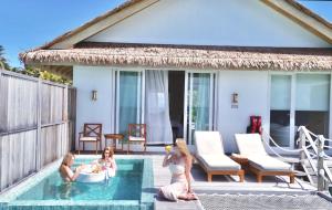 Басейн в Bandos Maldives - One Way Transfer FREE for stays from 1st May till 30th Sept 2025 for Bookings from 16 Apr 2025 або поблизу